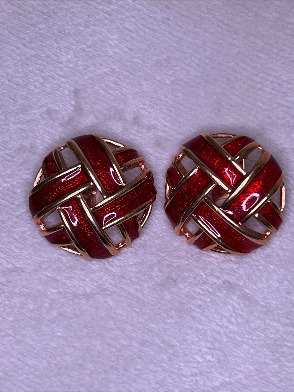 Avon Bold Basket Weave Clip On Earrings - Picture 2 of 4